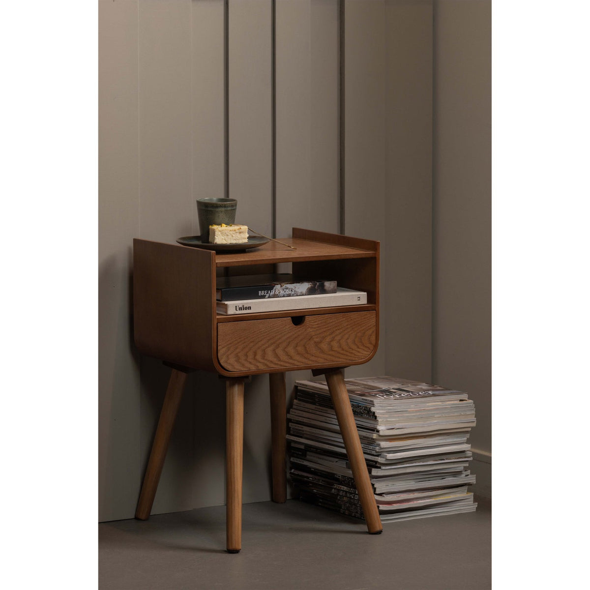 Nils náttborð natural