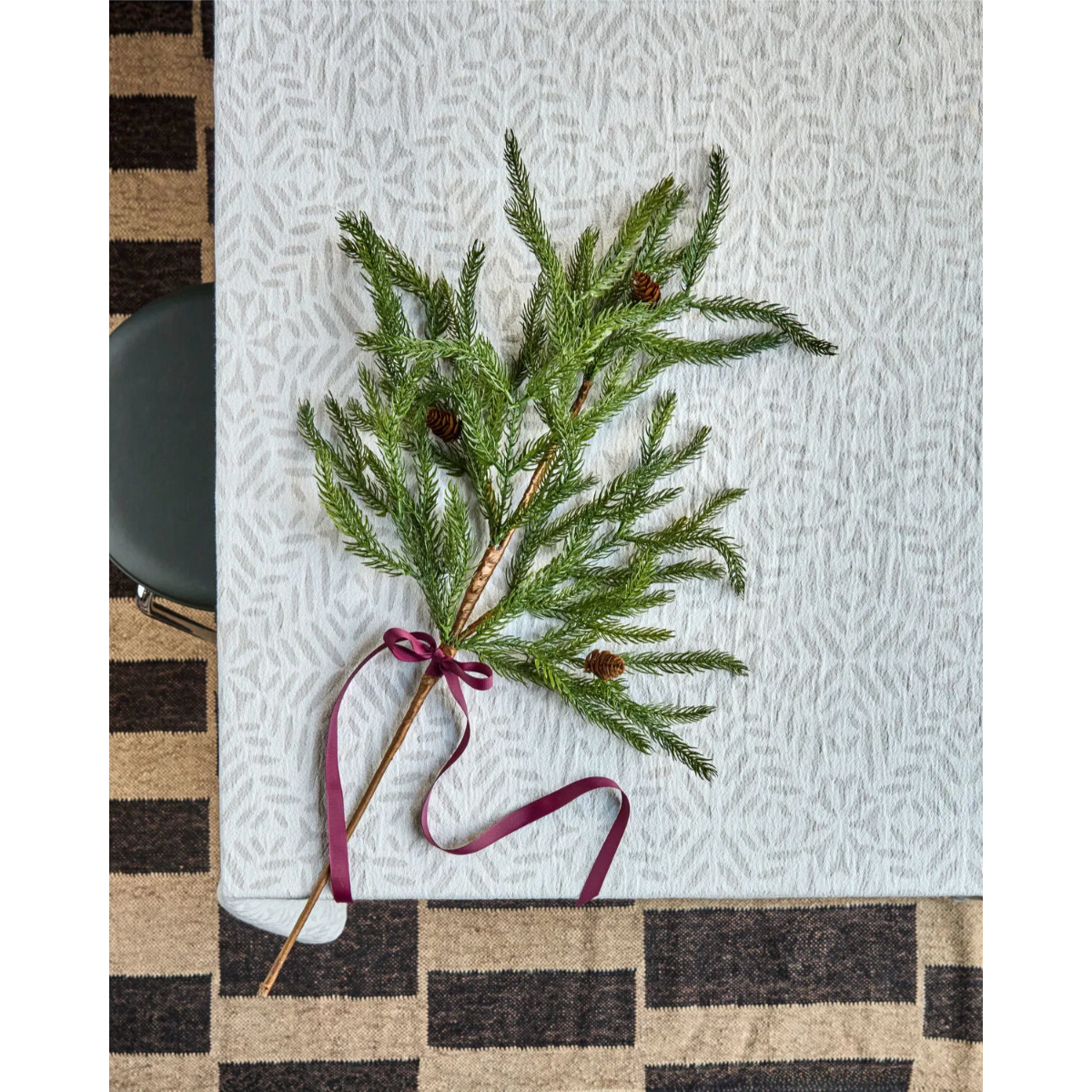Deco grein með könglum 82cm