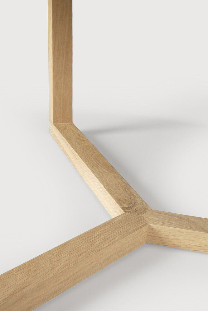 Oak Tripod coffe table 96/96/36