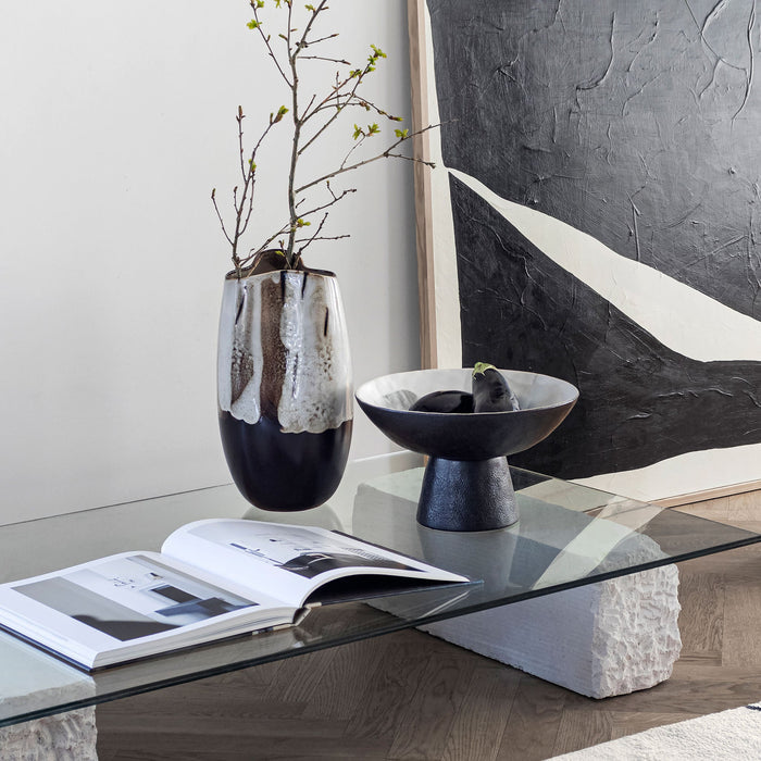 By hand skál á fæti off-white