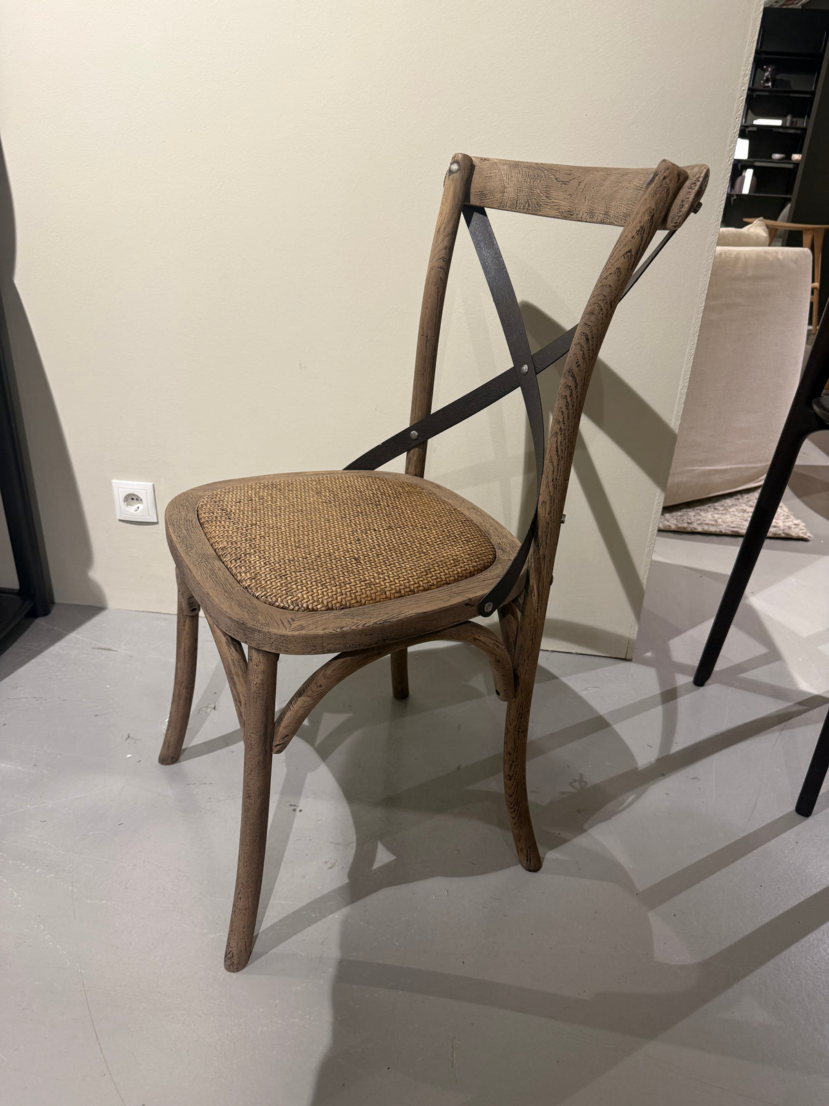 Cross chair without arm rest