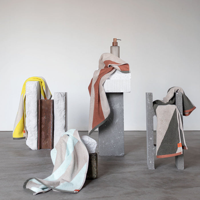 Diagonal handklæði 50x90cm brick