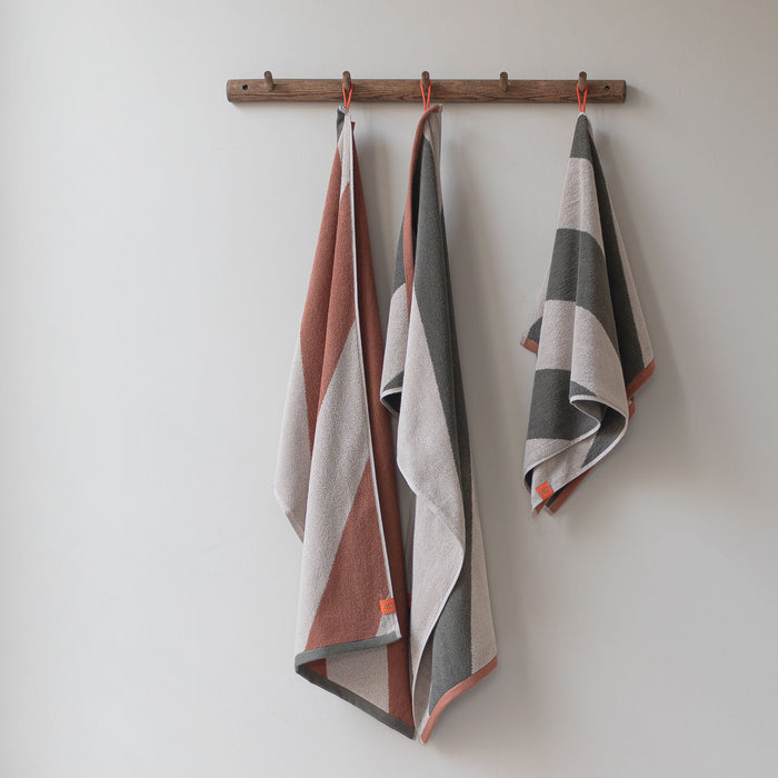 Diagonal handklæði 50x90cm brick