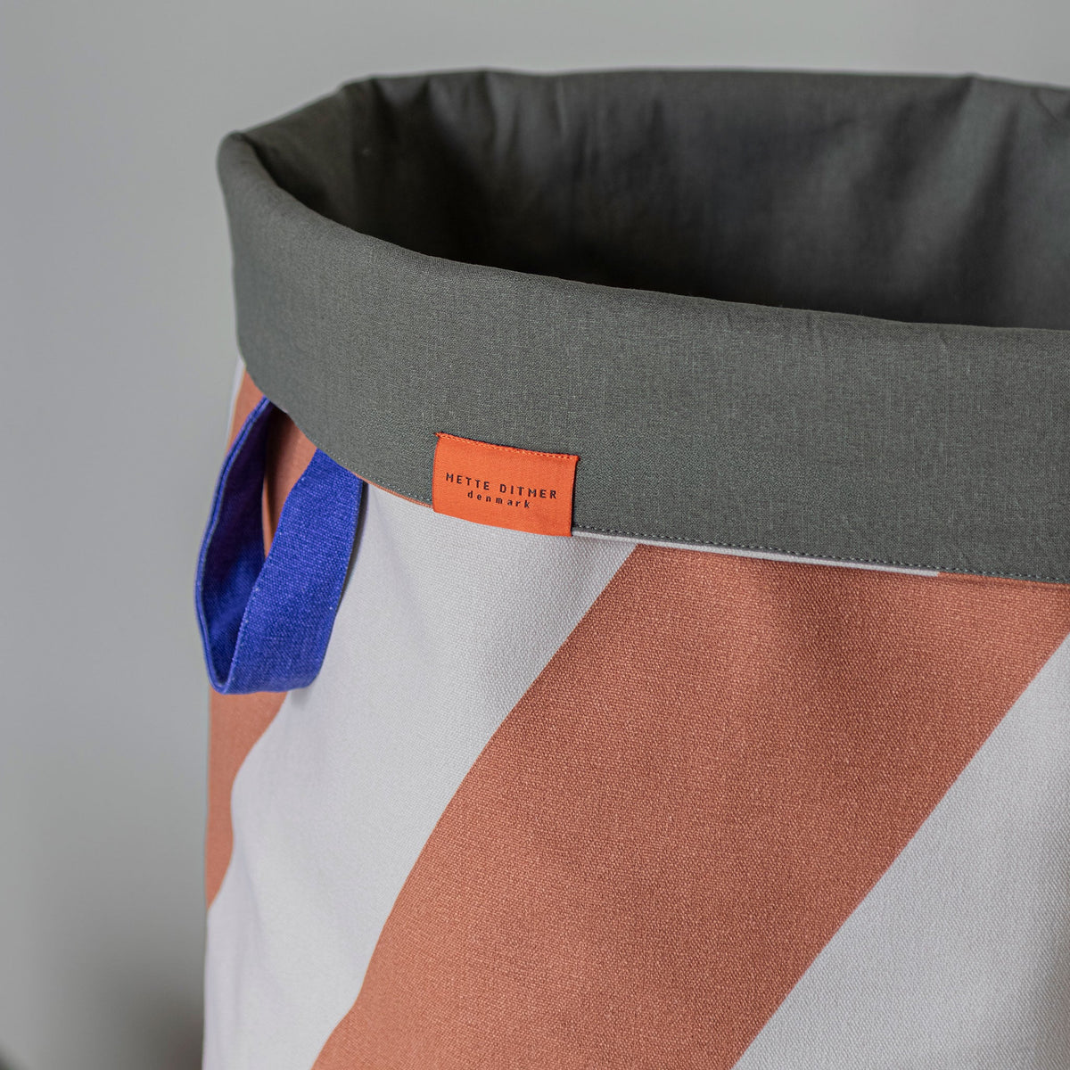 Diagonal þvottakarfa Brick / Sand