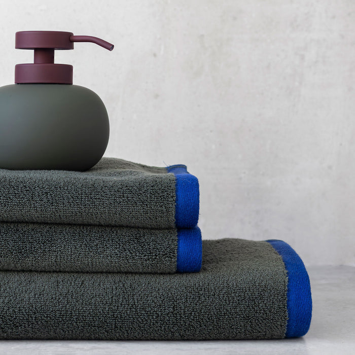 Soft handklæði 70x133 dark olive  / light blue