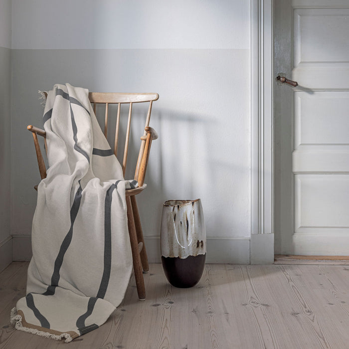 Shadow teppi off white/grey