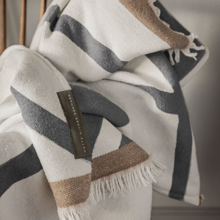 Shadow teppi off white/grey