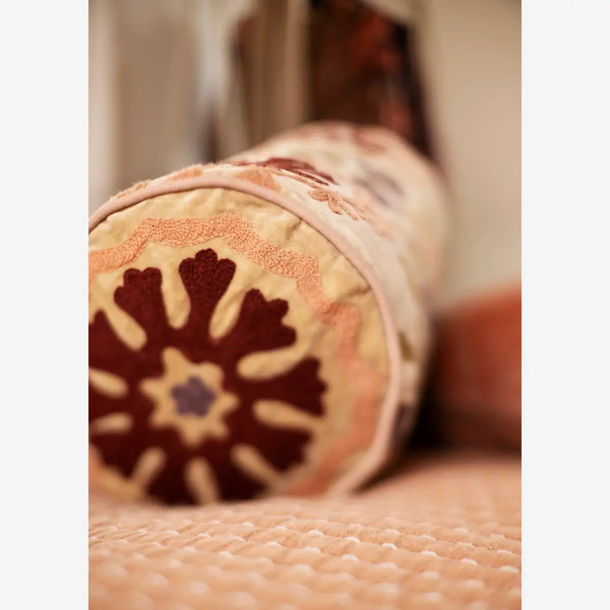 Suzani bolster púði beige