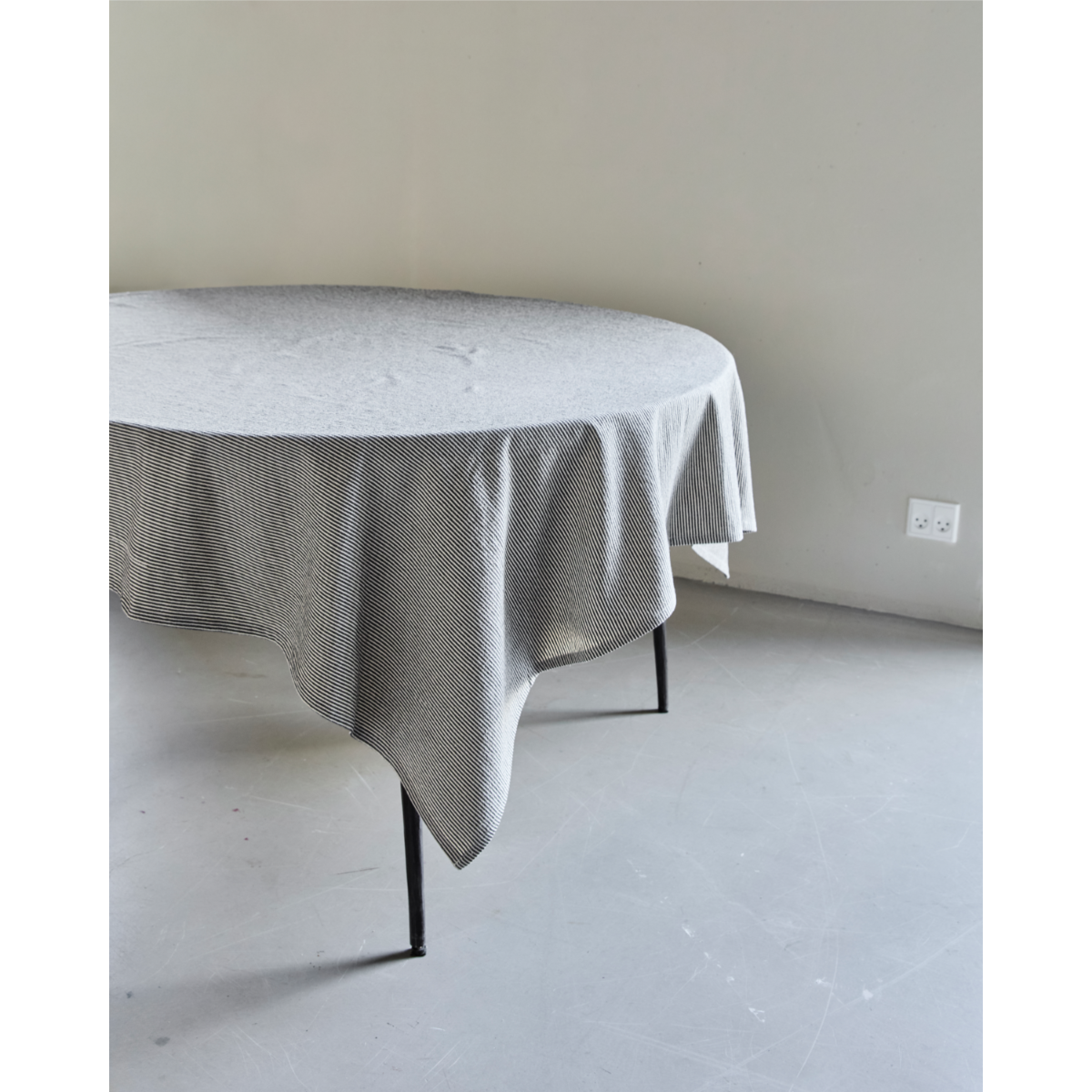 Bloc dúkur sand/svart 150x150cm