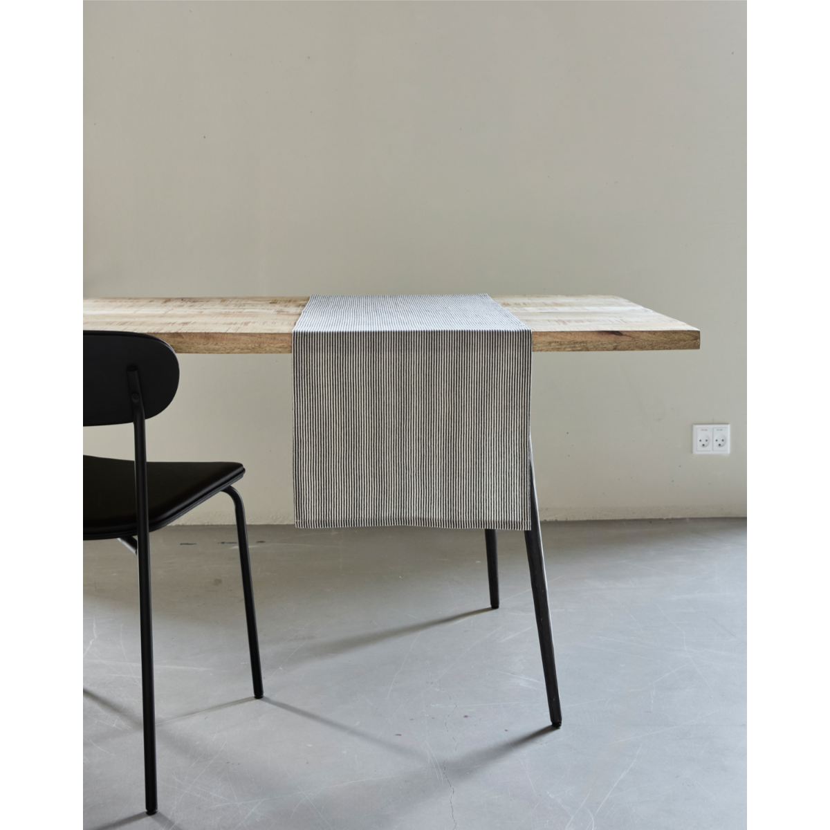Block löber sand/svart 140x40