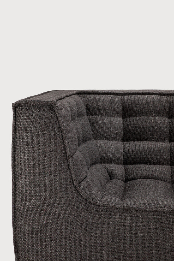 N701 3 sæta m örmum dark grey
