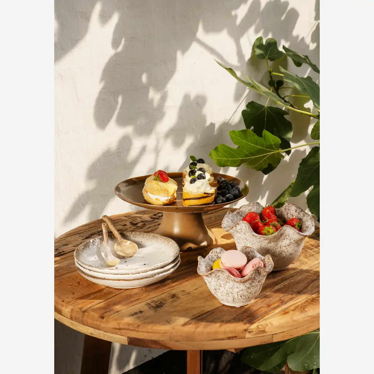 Stoneware pedestal dish