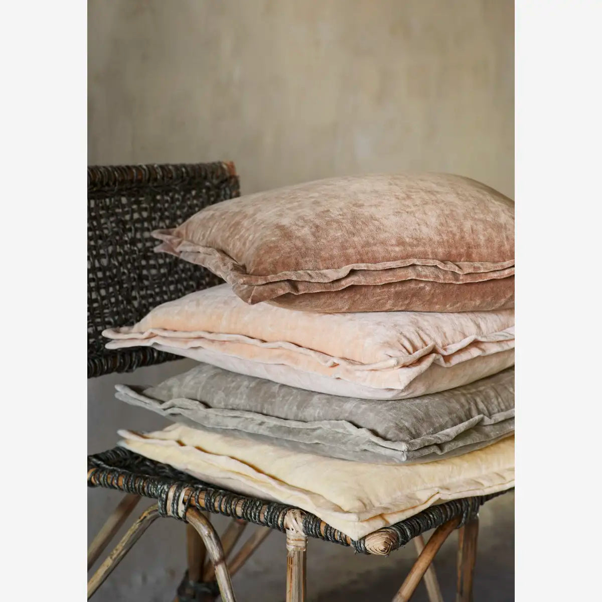 Velvet púði light brown