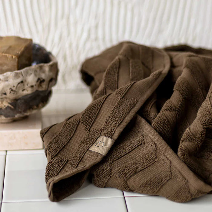 
            GEO bath towel W70 x L133 cm, brown