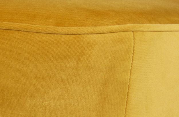 
            SARA ROUND POUF LOW VELVET OCHRE